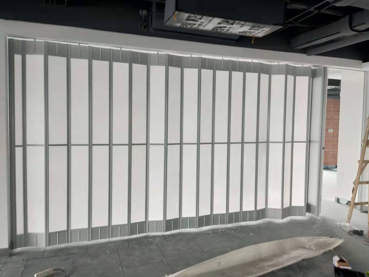 萬象城二期水晶折疊門安裝案例